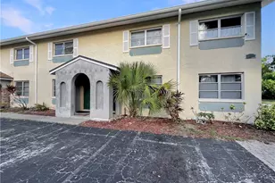 6635 Warwick Cir, Fort Myers, FL 33919 - Photo 2