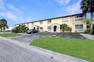 6635 Warwick Cir, Fort Myers, FL 33919 - Photo 22