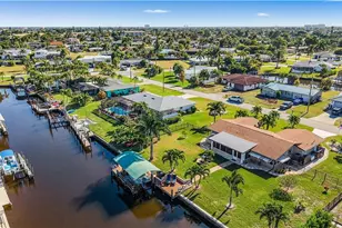 425 Pinecrest Ct, Cape Coral, FL 33904 - Photo 38