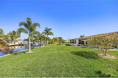 425 Pinecrest Ct, Cape Coral, FL 33904 - Photo 30