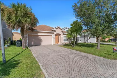 8125 Silver Birch Way, Lehigh Acres, FL 33971 - Photo 4
