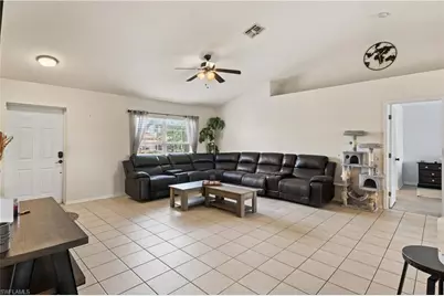 927 NW 12th Ter, Cape Coral, FL 33993 - Photo 4
