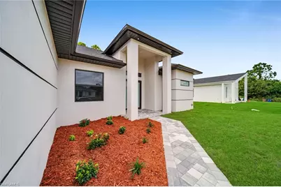 740 Chestnut St E, Lehigh Acres, FL 33974 - Photo 4