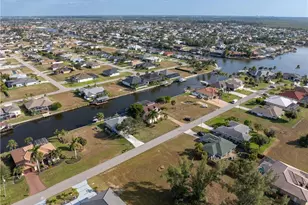 119 SW 39th Pl, Cape Coral, FL 33991 - Photo 38