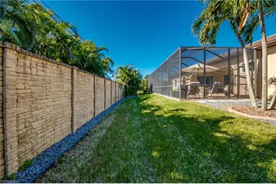 912 Palmetto Pointe Cir, Cape Coral, FL 33991 - Photo 46