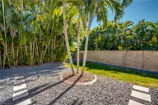 912 Palmetto Pointe Cir, Cape Coral, FL 33991 - Photo 42