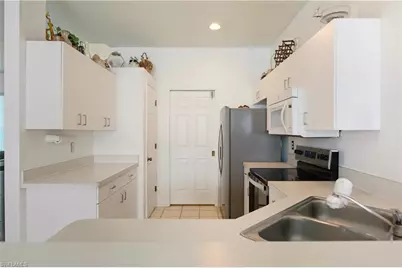 8821 Woodgate Manor Ct, Fort Myers, FL 33908 - Photo 10