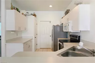 8821 Woodgate Manor Ct, Fort Myers, FL 33908 - Photo 10