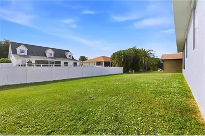 8821 Woodgate Manor Ct, Fort Myers, FL 33908 - Photo 38