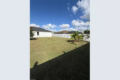 610 SE 21st Ln, Cape Coral, FL 33990 - Photo 12