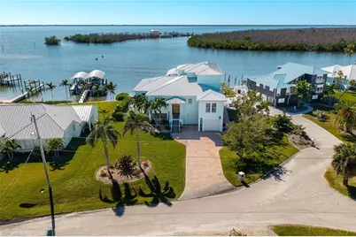 3807 San Carlos Dr, Saint James City, FL 33956 - Photo 6