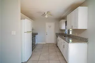 2085 E Tobago Cir, Fort Myers, FL 33905 - Photo 6