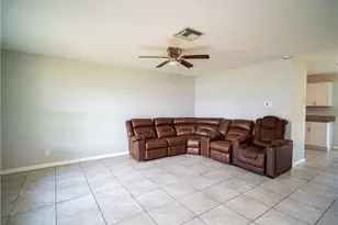 2085 E Tobago Cir, Fort Myers, FL 33905 - Photo 4