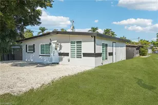 92 Oak St, North Fort Myers, FL 33903 - Photo 4