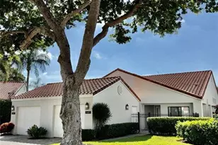 547 Beachwalk Cir, Naples, FL 34108 - Photo 1