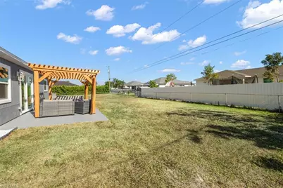 2821 NE 4th Pl, Cape Coral, FL 33909 - Photo 28