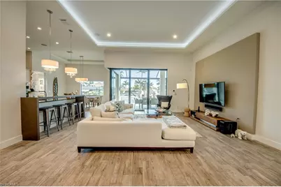 818 Montclaire Ct, Cape Coral, FL 33904 - Photo 4