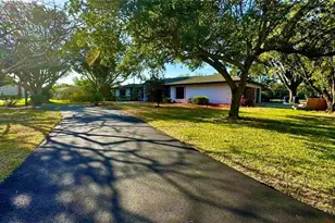 3644 Putter Point Ln, Fort Myers, FL 33919 - Photo 4