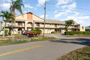 4321 Country Club Blvd, Cape Coral, FL 33904 - Photo 4