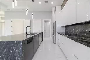 313 SE 2nd St, Cape Coral, FL 33990 - Photo 10