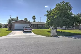 1004 SE 25th Terrace, Cape Coral, FL 33904 - Photo 2