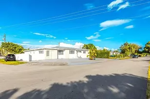 9365 SW 44th St, Miami, FL 33165 - Photo 2