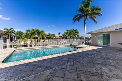 1409 SW 43rd Ter, Cape Coral, FL 33914 - Photo 4