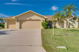 4104 SW 1st Pl, Cape Coral, FL 33914 - Photo 4