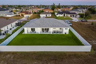 618 NW 7th Pl, Cape Coral, FL 33993 - Photo 2