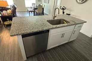 1009 NE 39th Terrace, Cape Coral, FL 33909 - Photo 6