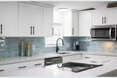 112 Poinsettia Dr, Fort Myers, FL 33905 - Photo 4