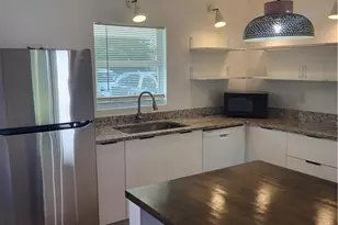 2027 Maravilla Cir, Fort Myers, FL 33901 - Photo 6