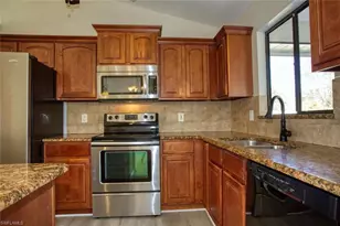 625 SE 1st Pl, Cape Coral, FL 33990 - Photo 8