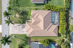 909 SW 22nd Terrace, Cape Coral, FL 33991 - Photo 4