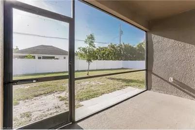 945 SW 6th Pl, Cape Coral, FL 33991 - Photo 6