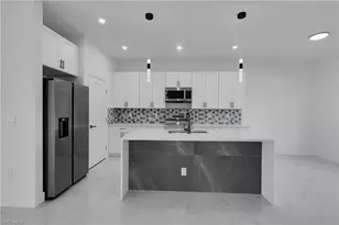 2810 44th St SW, Lehigh Acres, FL 33976 - Photo 8