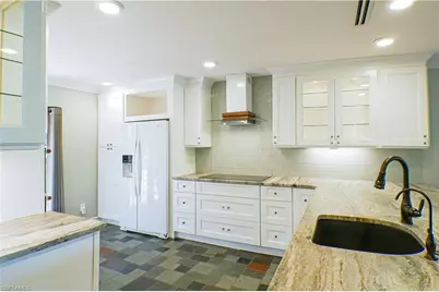 112 Pinebrook Dr, Fort Myers, FL 33907 - Photo 2