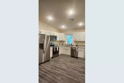 575 Oakshire Ln, Lehigh Acres, FL 33972 - Photo 2