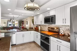 1317 SE 46th Ln, Cape Coral, FL 33904 - Photo 20