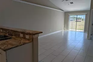 2807 SW 8th Pl, Cape Coral, FL 33914 - Photo 4