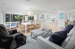 635 Fountainhead Ln, Naples, FL 34103 - Photo 12