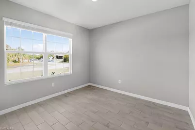 553 Kingsbury Ln, Lehigh Acres, FL 33974 - Photo 16