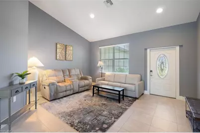 825 SE 5th Pl, Cape Coral, FL 33990 - Photo 4