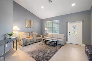 825 SE 5th Pl, Cape Coral, FL 33990 - Photo 4