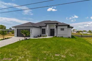 323 NE 19th Terrace, Cape Coral, FL 33909 - Photo 2