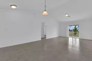 820 NE 44th Ln, Cape Coral, FL 33909 - Photo 4