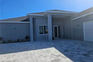2813 NE 6th Ave, Cape Coral, FL 33909 - Photo 2