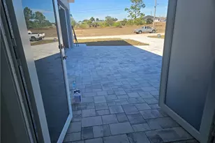 2813 NE 6th Ave, Cape Coral, FL 33909 - Photo 4