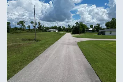 2355 NE 43rd Ln, Cape Coral, FL 33909 - Photo 28