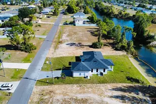 1924 NE 33rd Ln, Cape Coral, FL 33909 - Photo 36